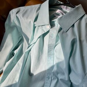 Non-iron, slim-fit dress shirt.